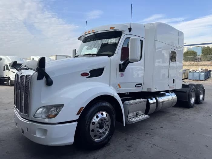 2022 Peterbilt 579 in El Paso, TX — photo 2