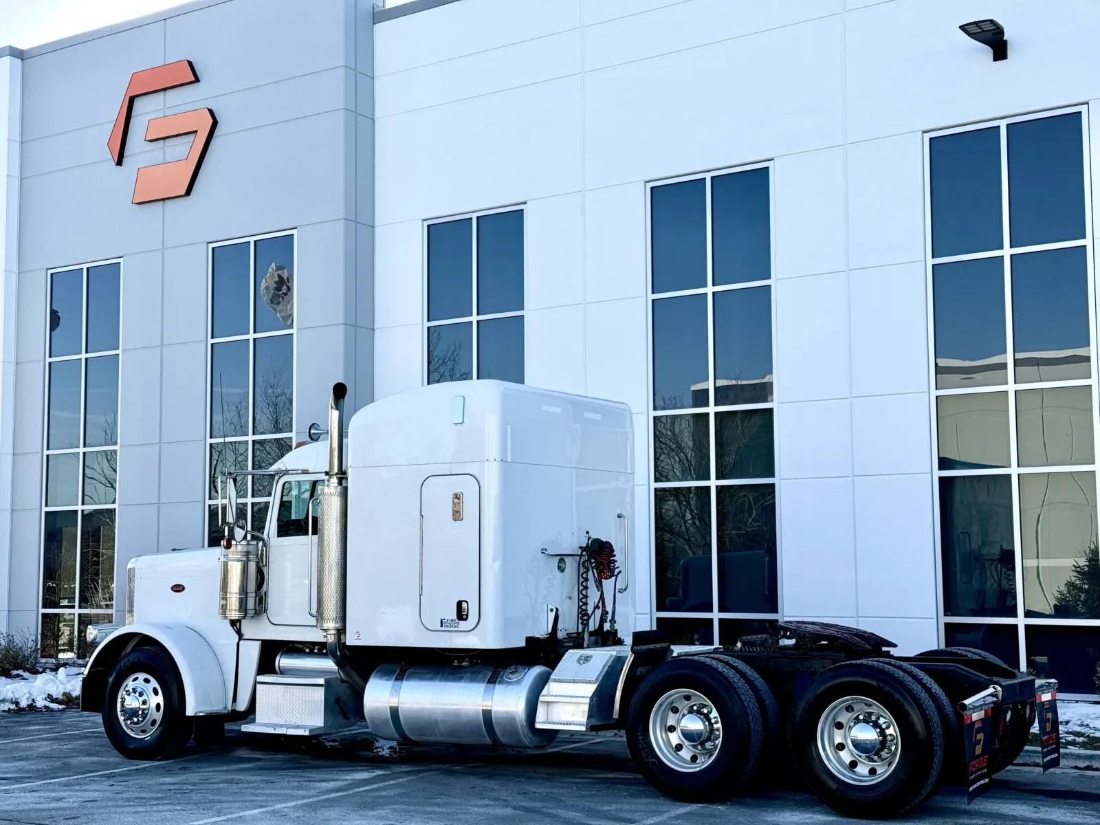 2014 Peterbilt 388 in New Lenox, IL — photo 6