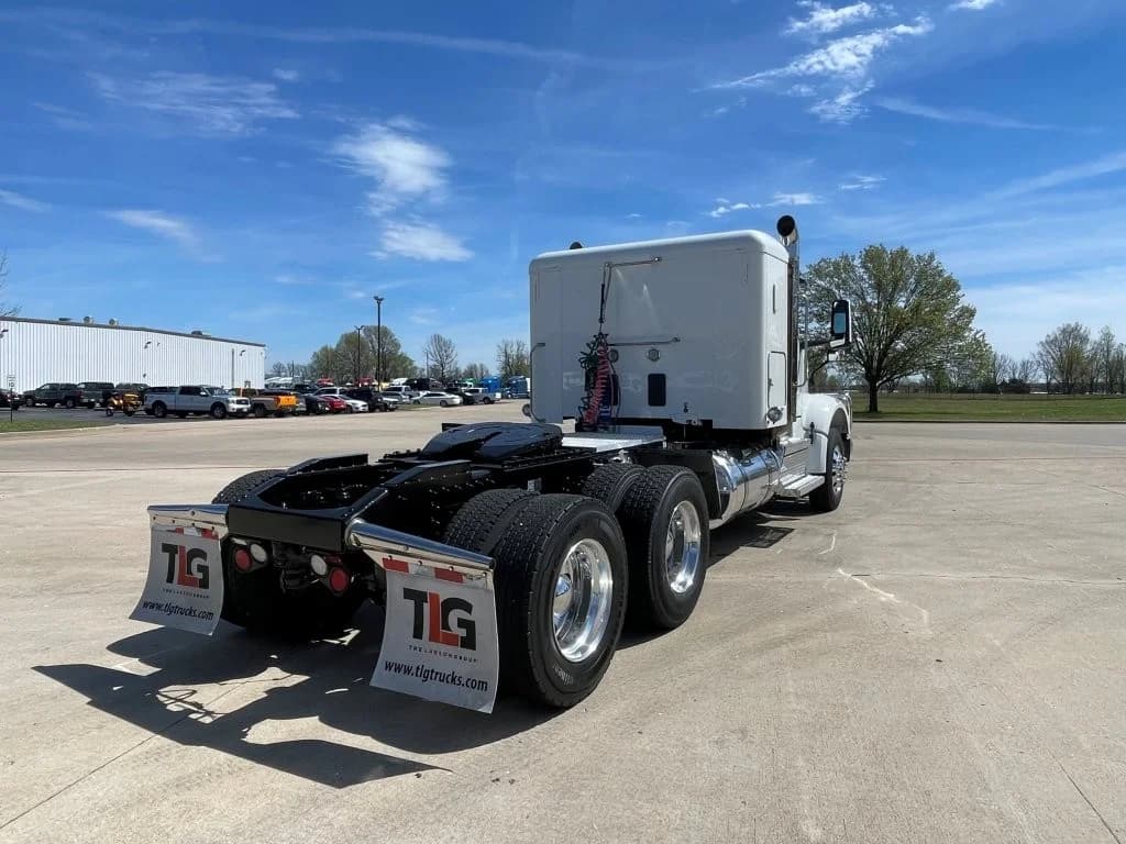 2022 Peterbilt 567 in Springfield, MO — photo 6
