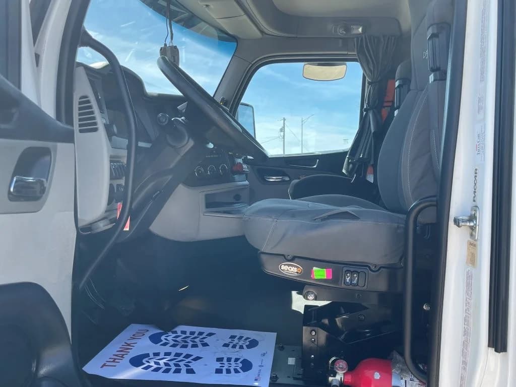 2022 Peterbilt 567 in Springfield, MO — photo 10
