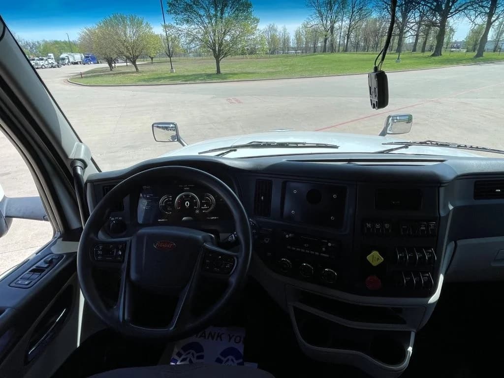 2022 Peterbilt 567 in Springfield, MO — photo 12