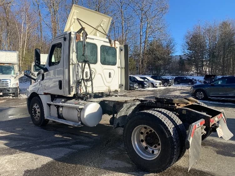 2019 Freightliner Cascadia in Franklin, MA — photo 5