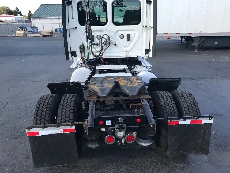 2020 Freightliner Cascadia in Allentown, PA — photo 6