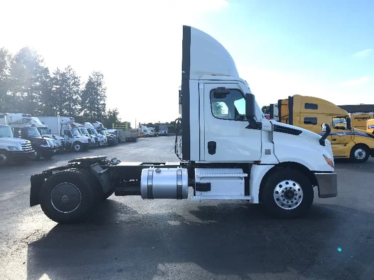 2020 Freightliner Cascadia in Allentown, PA — photo 8