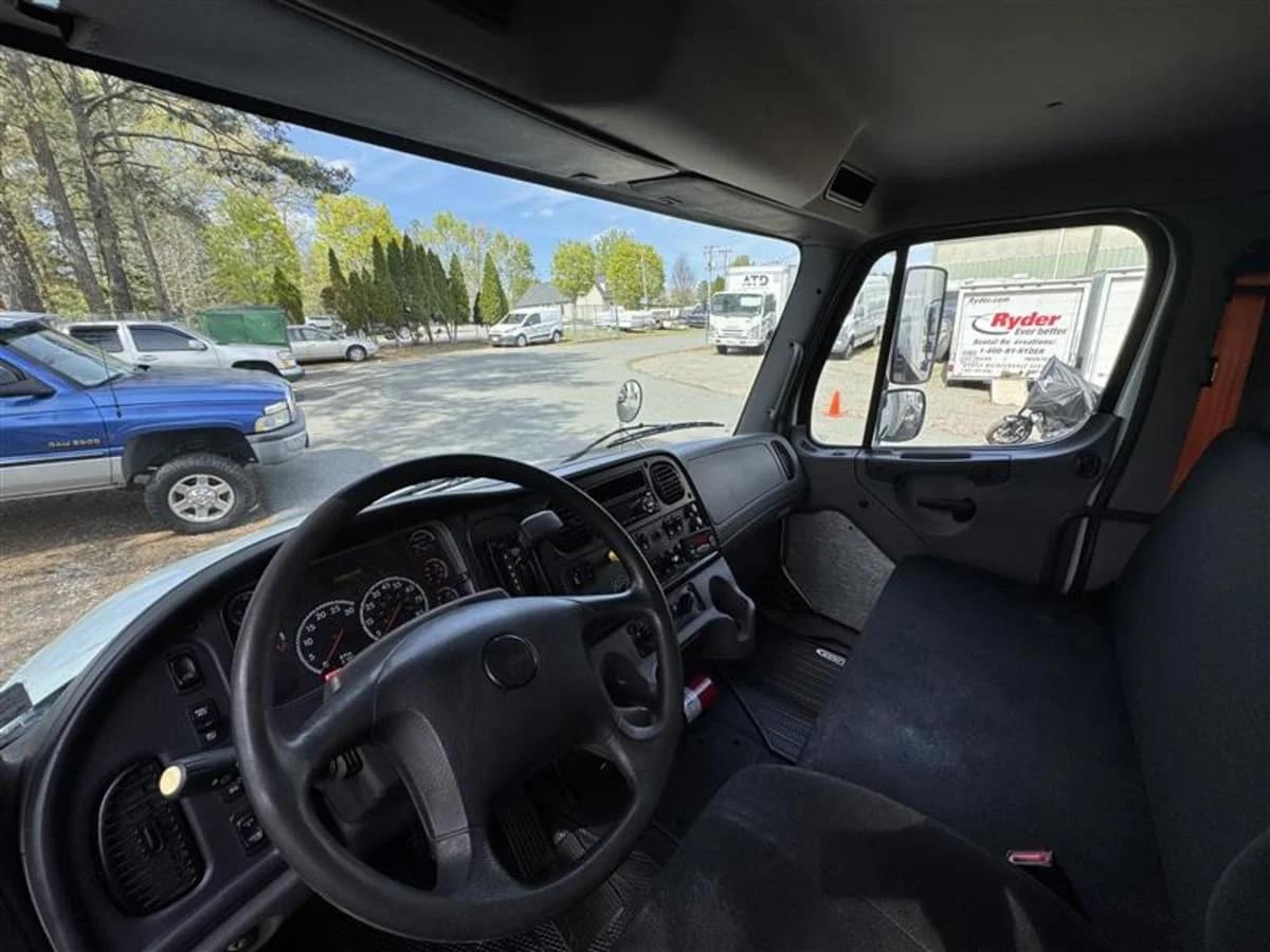 2018 Freightliner M2 106 in Ashland, VA — photo 8