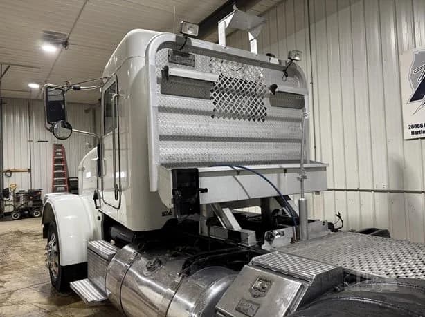 2015 Peterbilt 367 in Hartford, SD — photo 10