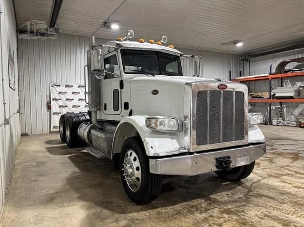 2015 Peterbilt 367 in Hartford, SD — photo 2