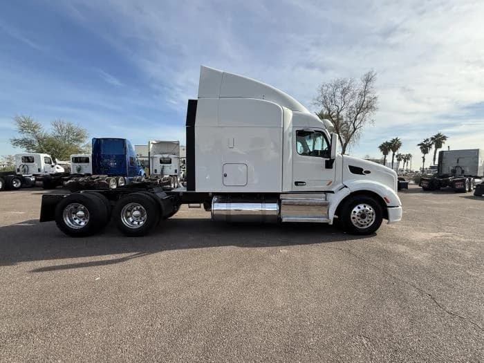 2022 Peterbilt 579 in Phoenix, AZ — photo 7