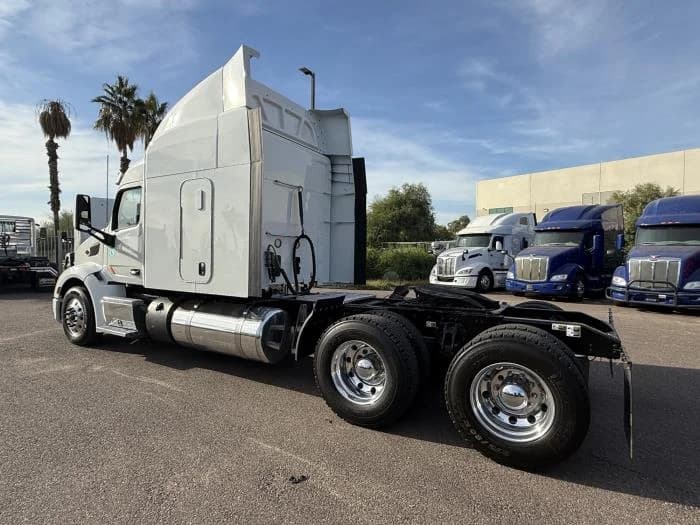 2022 Peterbilt 579 in Phoenix, AZ — photo 4