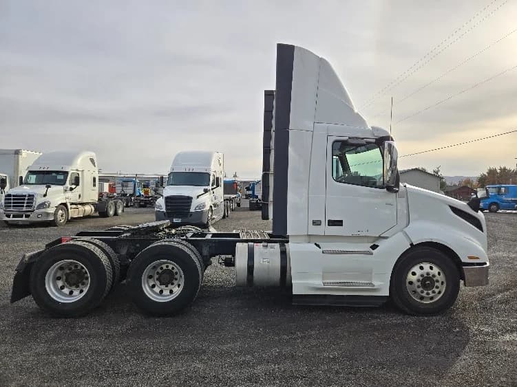 2019 Volvo VNL 300 in Yakima, WA — photo 8