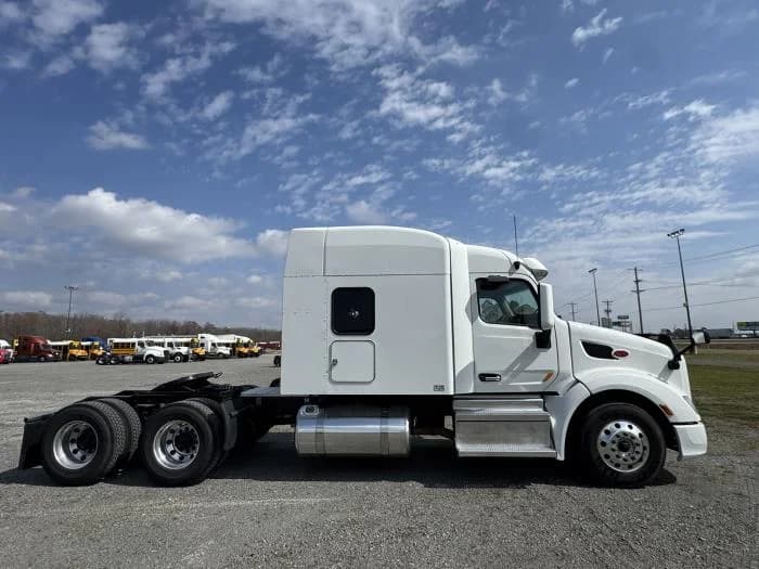 2022 Peterbilt 579 in North Little Rock, AR — photo 4