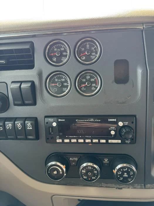 2022 Peterbilt 579 in North Little Rock, AR — photo 20