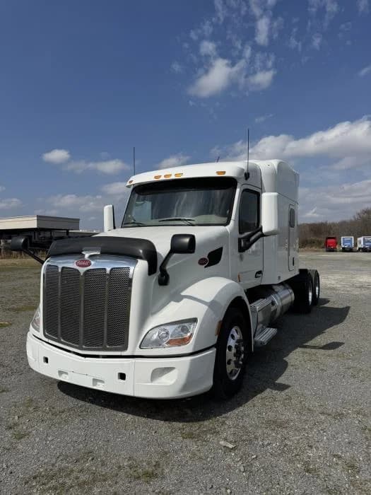 2022 Peterbilt 579 in North Little Rock, AR — photo 2