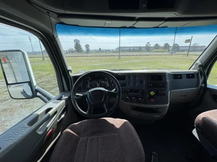 2022 Peterbilt 579 in North Little Rock, AR — photo 18