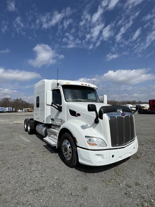 2022 Peterbilt 579 in North Little Rock, AR — photo 3