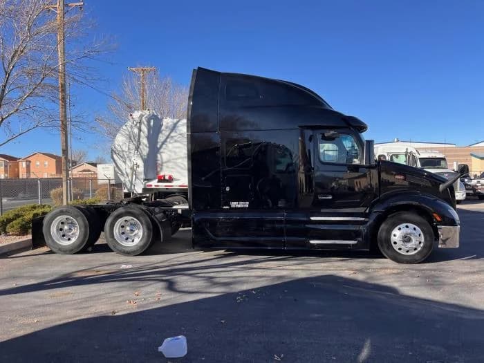 2023 Peterbilt 579 in Albuquerque, NM — photo 5
