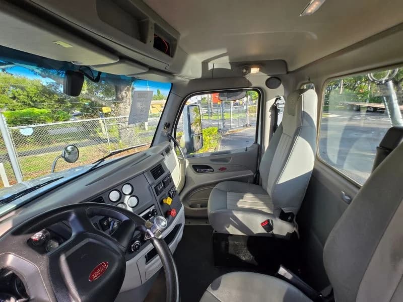 2022 Peterbilt 567 in Fort Lauderdale, FL — photo 4