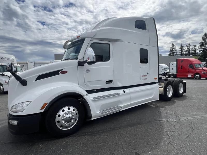 2023 Peterbilt 579 in Sacramento