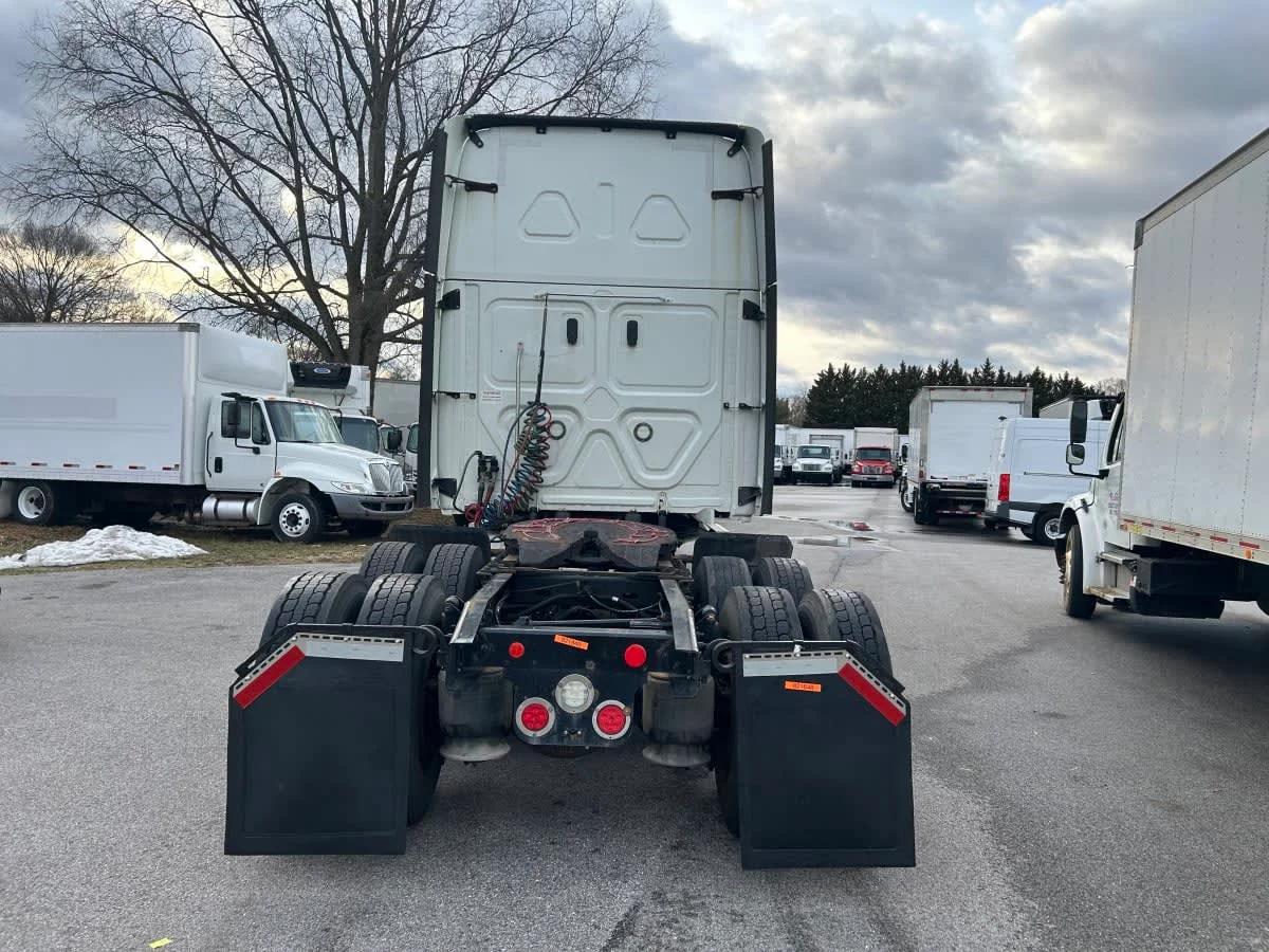 2019 Freightliner Cascadia in Beltsville, MD — photo 5