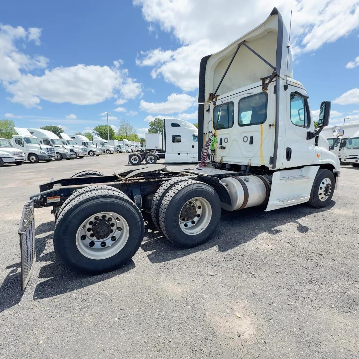 2019 Freightliner Cascadia in Syracuse, NY — photo 4