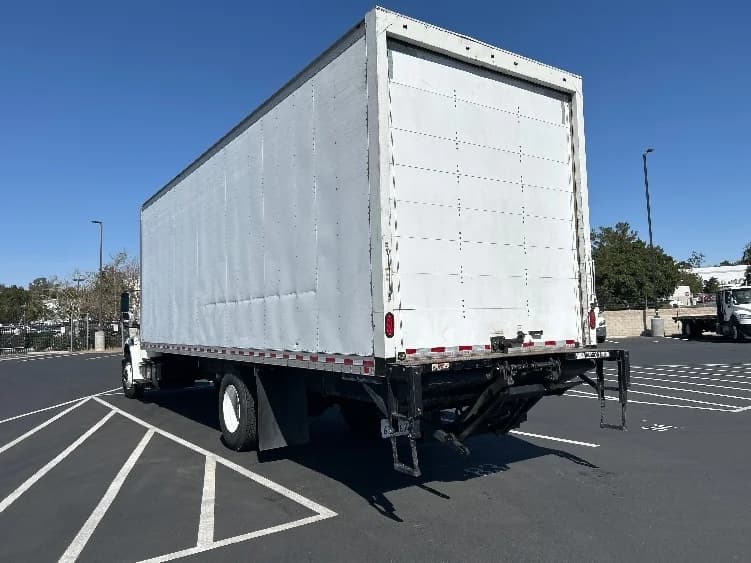 2019 Freightliner M2 106 in Fontana, CA — photo 5