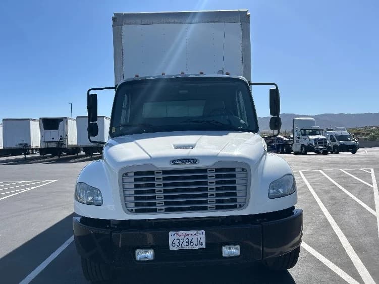 2019 Freightliner M2 106 in Fontana, CA — photo 2