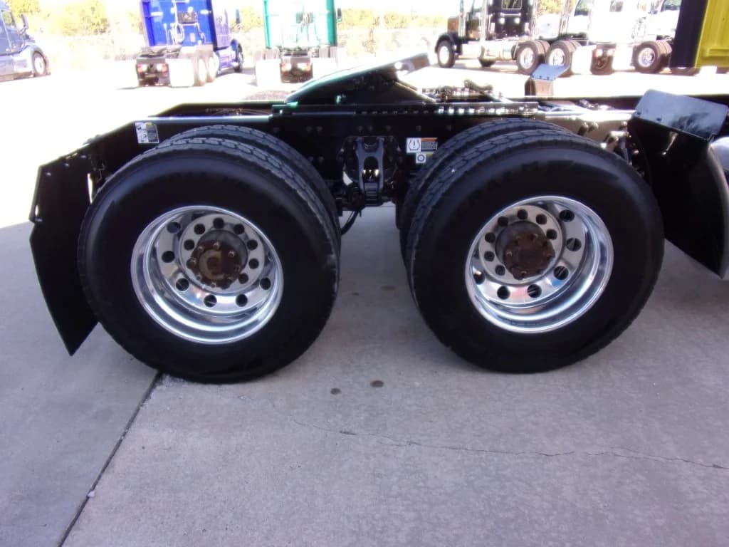 2021 Peterbilt 579 in Fort Smith, AR — photo 4