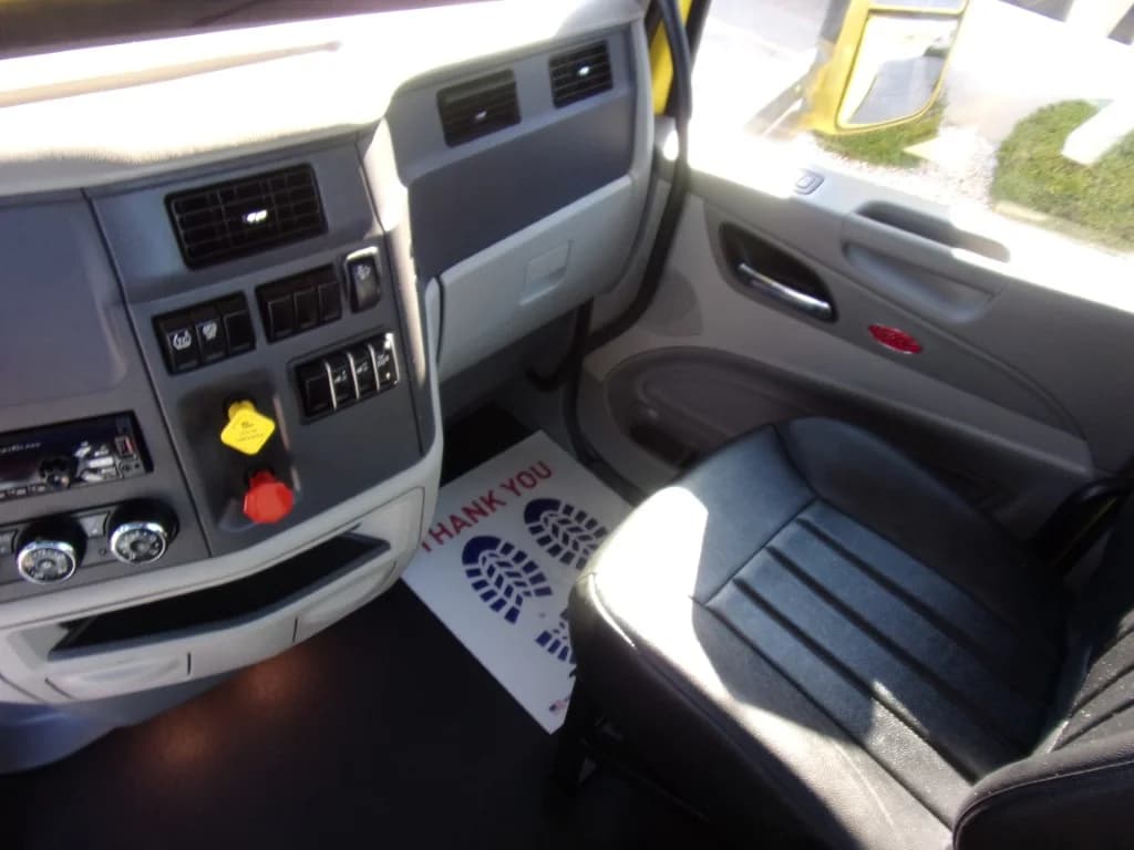 2021 Peterbilt 579 in Fort Smith, AR — photo 13