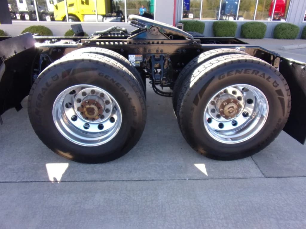 2021 Peterbilt 579 in Fort Smith, AR — photo 9