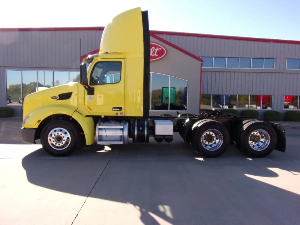 2021 Peterbilt 579 in Fort Smith, AR — photo 10