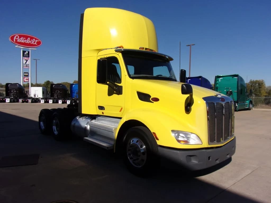 2021 Peterbilt 579 in Fort Smith, AR — photo 3
