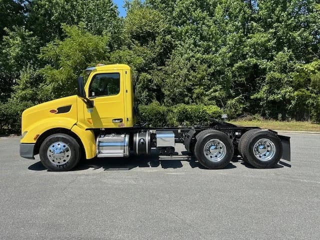 2021 Peterbilt 579 in Charlotte, NC — photo 9