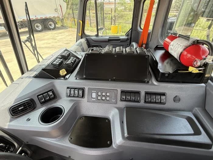2026 Peterbilt 520 in Laredo, TX — photo 12