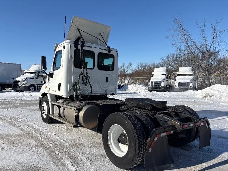 2020 Freightliner Cascadia in Wabash, IN — photo 5