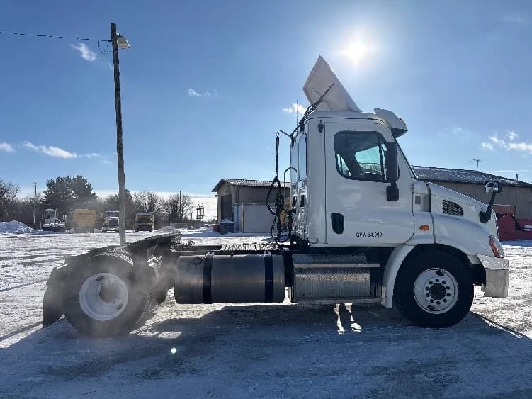 2020 Freightliner Cascadia in Wabash, IN — photo 8