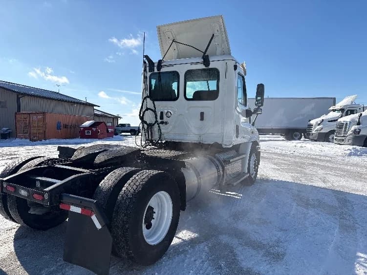 2020 Freightliner Cascadia in Wabash, IN — photo 7