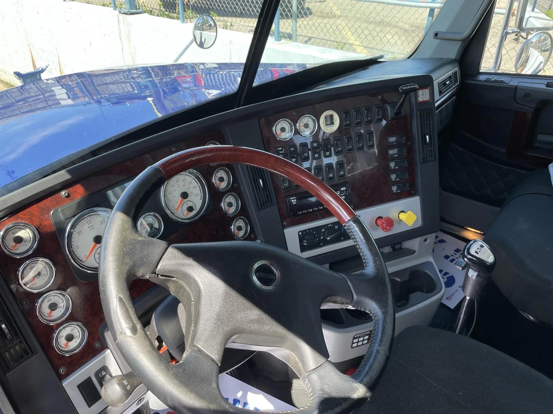 2019 Freightliner 122SD in Marshfield, WI — photo 5