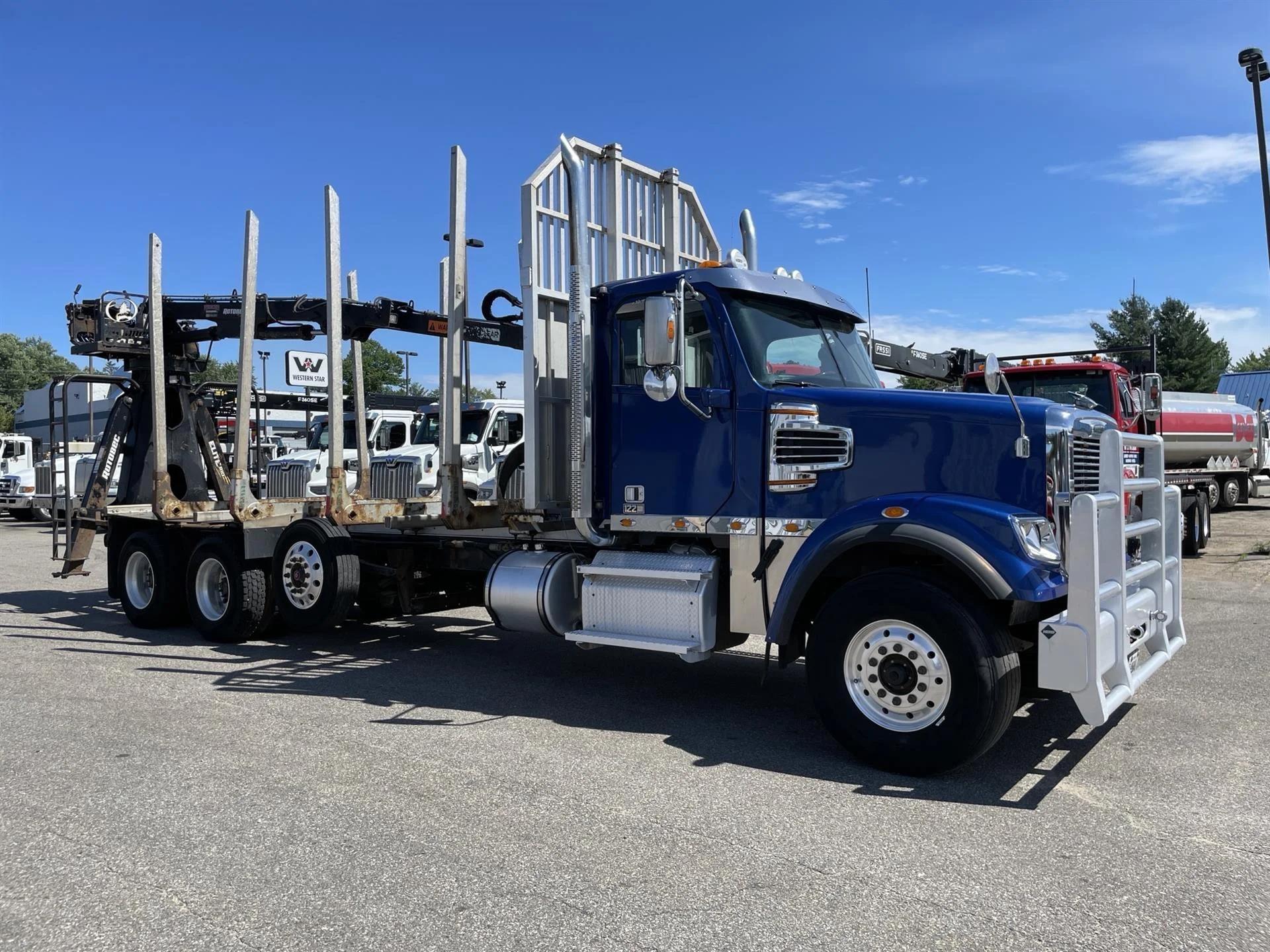 2019 Freightliner 122SD in Marshfield, WI — photo 2