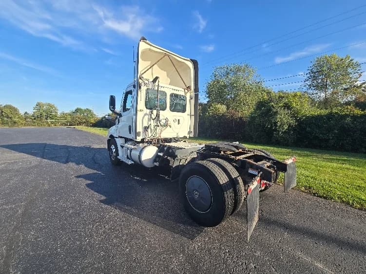 2020 Freightliner Cascadia in White Deer, PA — photo 5