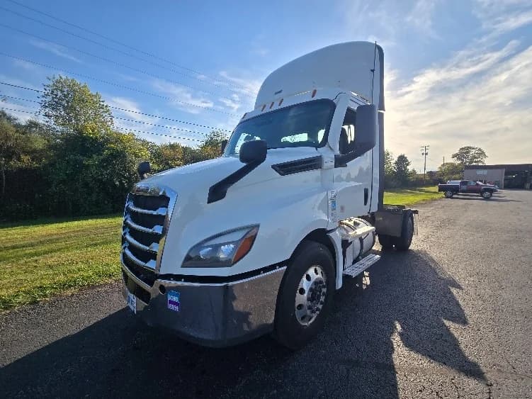 2020 Freightliner Cascadia in White Deer, PA — photo 3