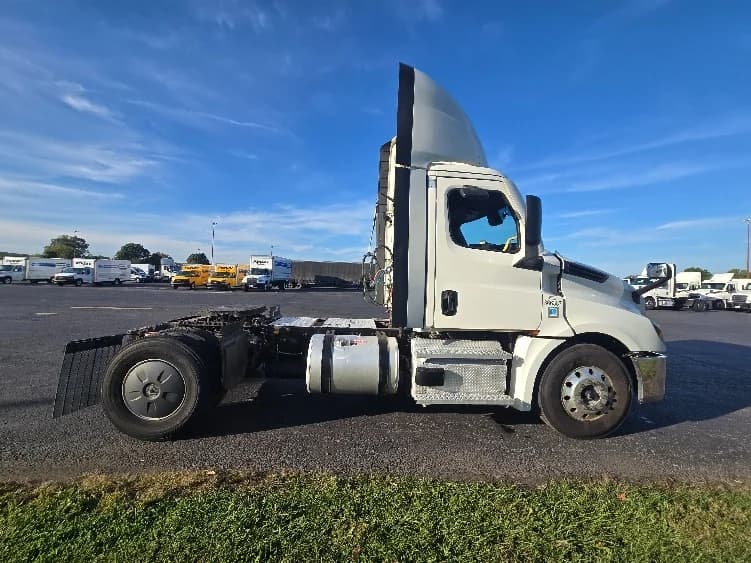 2020 Freightliner Cascadia in White Deer, PA — photo 8