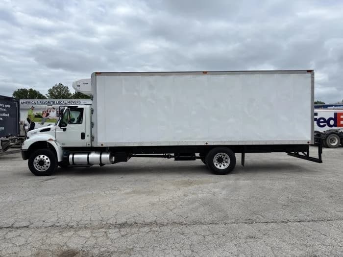 2017 International 4300 — photo 3