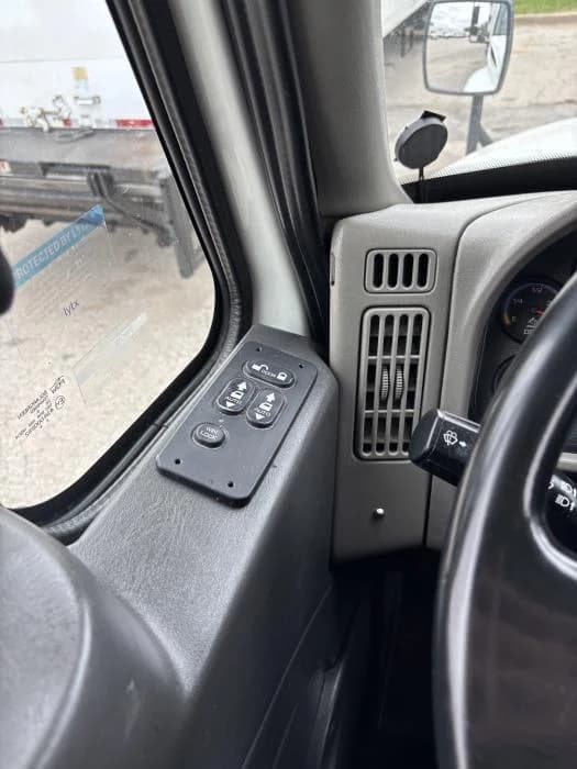 2017 International 4300 — photo 15