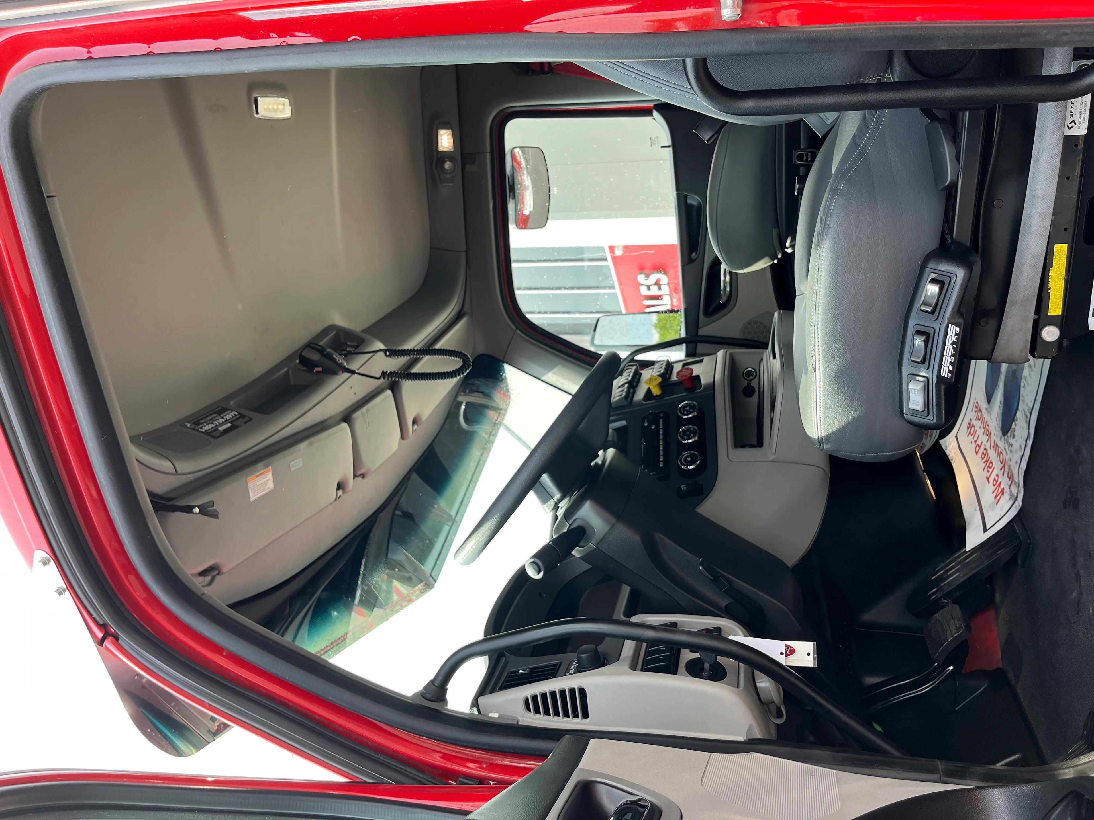 2023 Peterbilt 567 in BUFFALO, NY — photo 12