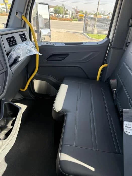 2027 Peterbilt 537 — photo 12