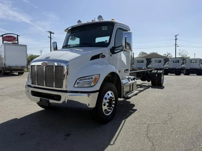 2027 Peterbilt 537 — photo 2