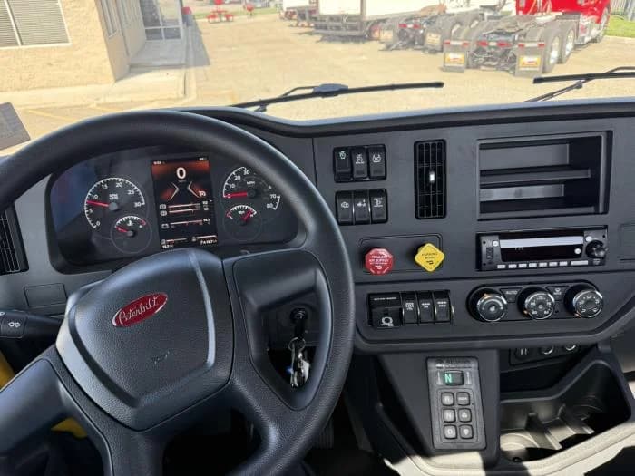 2027 Peterbilt 537 — photo 10
