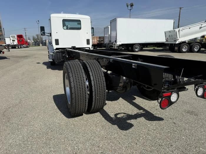 2027 Peterbilt 537 — photo 8