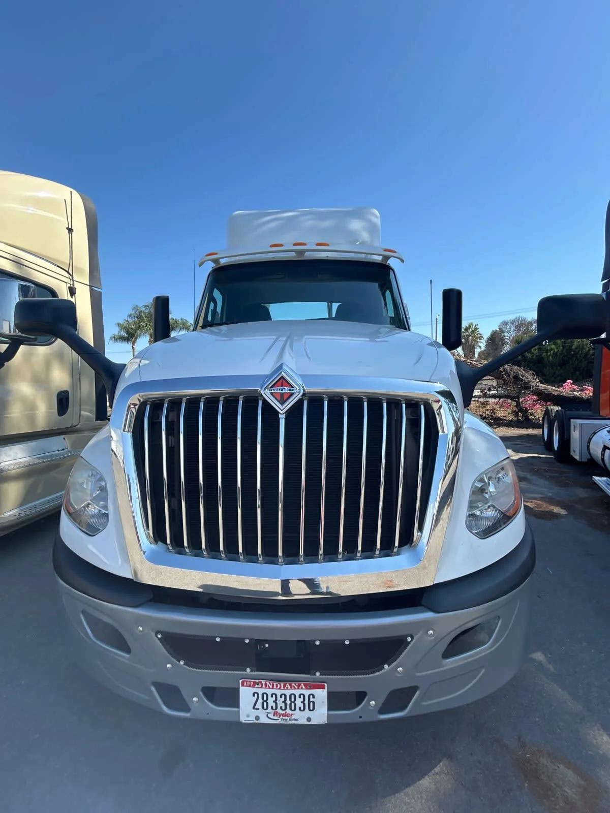 2019 International LT in Pomona, CA — photo 8
