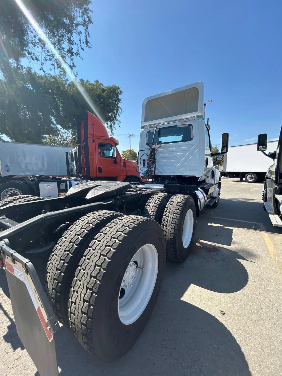 2019 International LT in Pomona, CA — photo 4